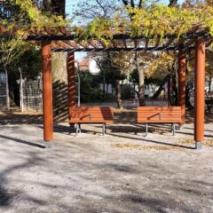 中野区立城山公園の排除ベンチ