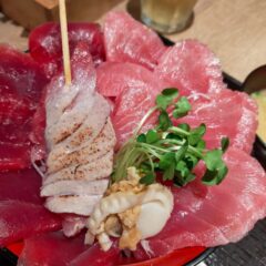 茅ヶ崎駅のおすすめグルメ！南口から徒歩すぐの「徳多屋」へ行列に並ばず入店できた！贅沢マグロ丼を堪能