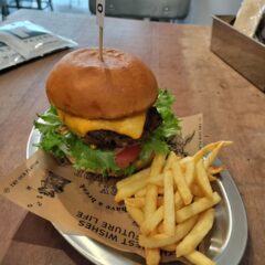 京阪本線古川橋駅のおすすめグルメ！「PAJERO」の古川橋ハンバーガーとパントーストが美味い